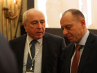 Дмитрий Пумпянский, председатель совета директоров ТМК (справа)